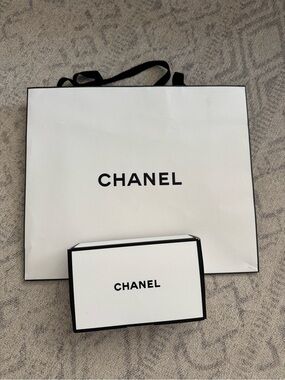 CHANEL White and Black Branded Gift Bag and Box Set